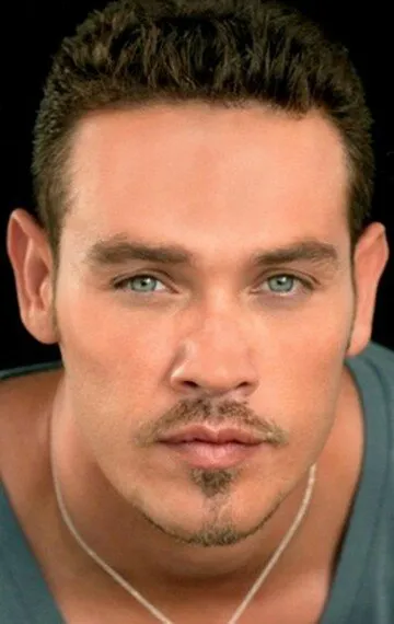 Фотография актёра – Кевин Алехандро (Kevin Alejandro)