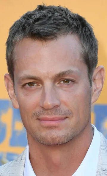 Фотография актёра – Юэль Киннаман (Joel Kinnaman)