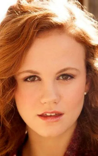 Фотография актёра – Маккензи Линтц (Mackenzie Lintz)