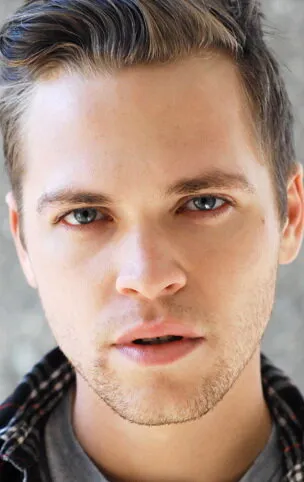 Фотография актёра – Александр Кэлверт (Alexander Calvert)