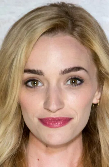 Фотография актёра – Брианна Хоуи (Brianne Howey)
