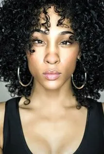 Фотография актёра Микаэла Джей Родригес