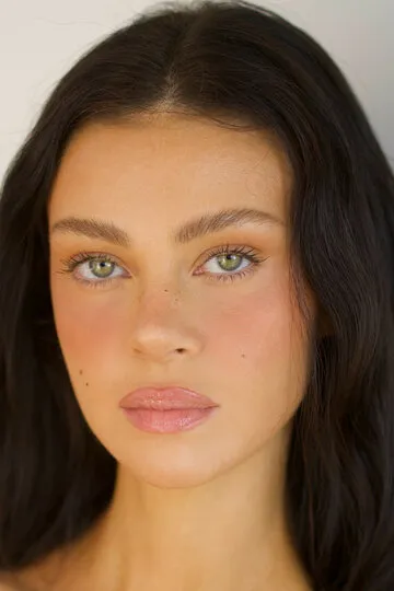 Фотография актёра Никола Пельтц Бекхэм