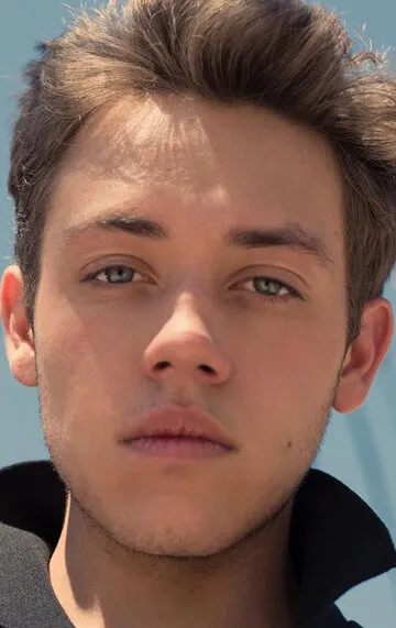 Фотография актёра – Итан Каткоски (Ethan Cutkosky)