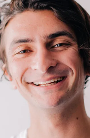 Фотография актёра Энейл Кария